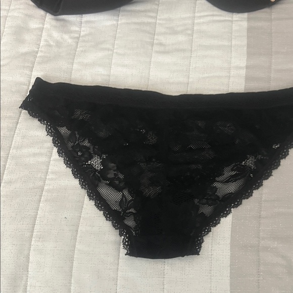 Victoria's Secret Elegant Black Lace Panty size L - Picture 7 of 7